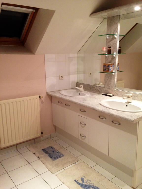 La Maison D'Amelie La Chapelle-Saint-Aubert Zimmer foto